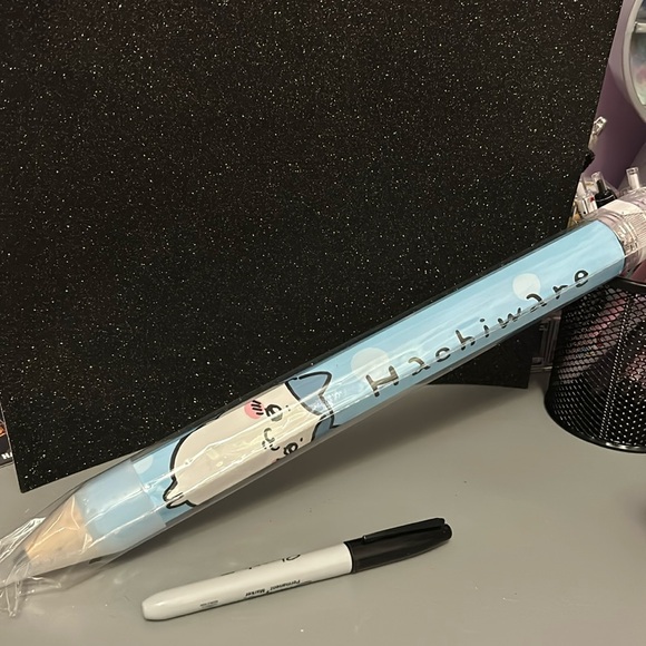 Chiikawa Giant Pencil featuring character Hachiware - Picture 2 of 4